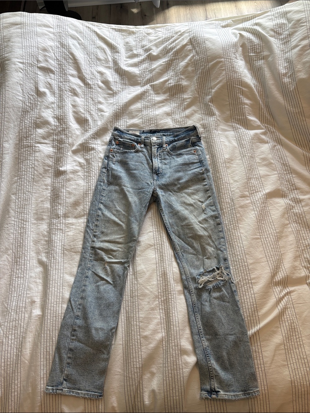 GAP Light Blue Ripped Cigarette High Rise Jeans - Picture 4 of 5